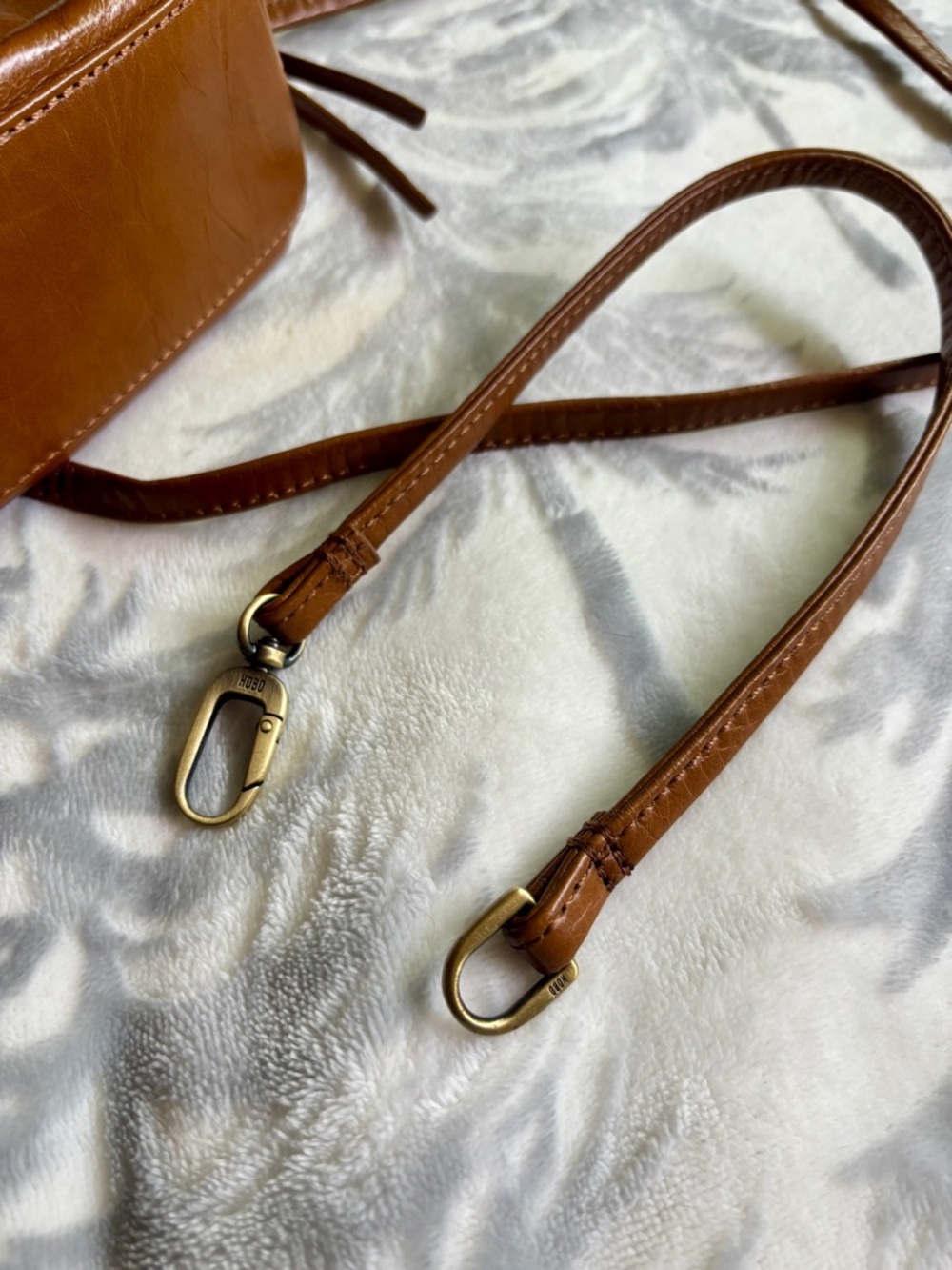 HOBO Reeva small leather Crossbody bag. - Picture 8 of 10